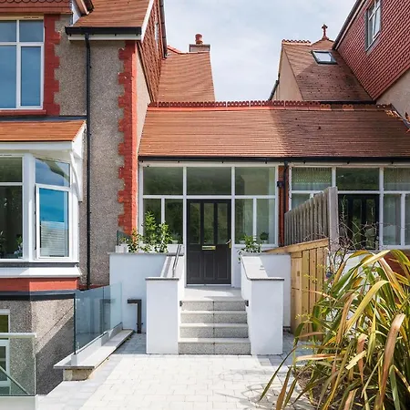 Midshore Boutique Holiday Apartment Llandudno Exterior photo