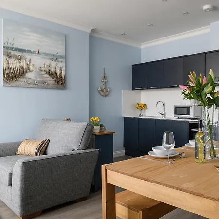 Midshore Boutique Holiday Apartment Llandudno Exterior photo